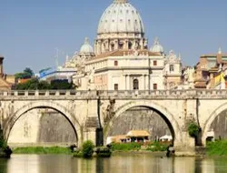 Hop-on, Hop-off Boat Cruise on the Tiber